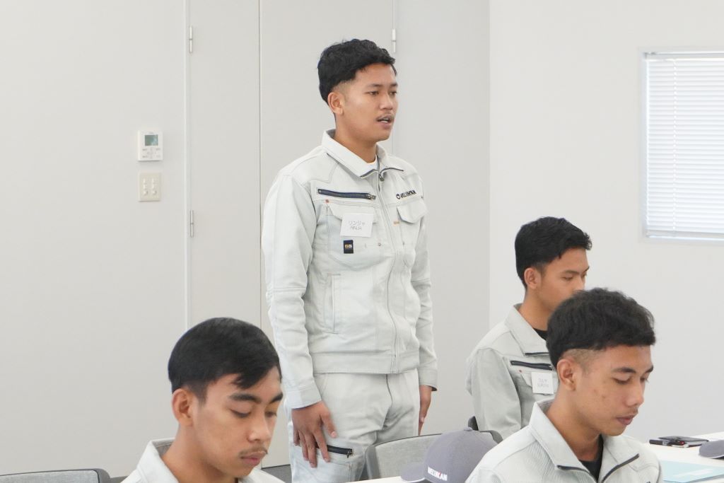 実習生入社式3 p-130_4.jpg