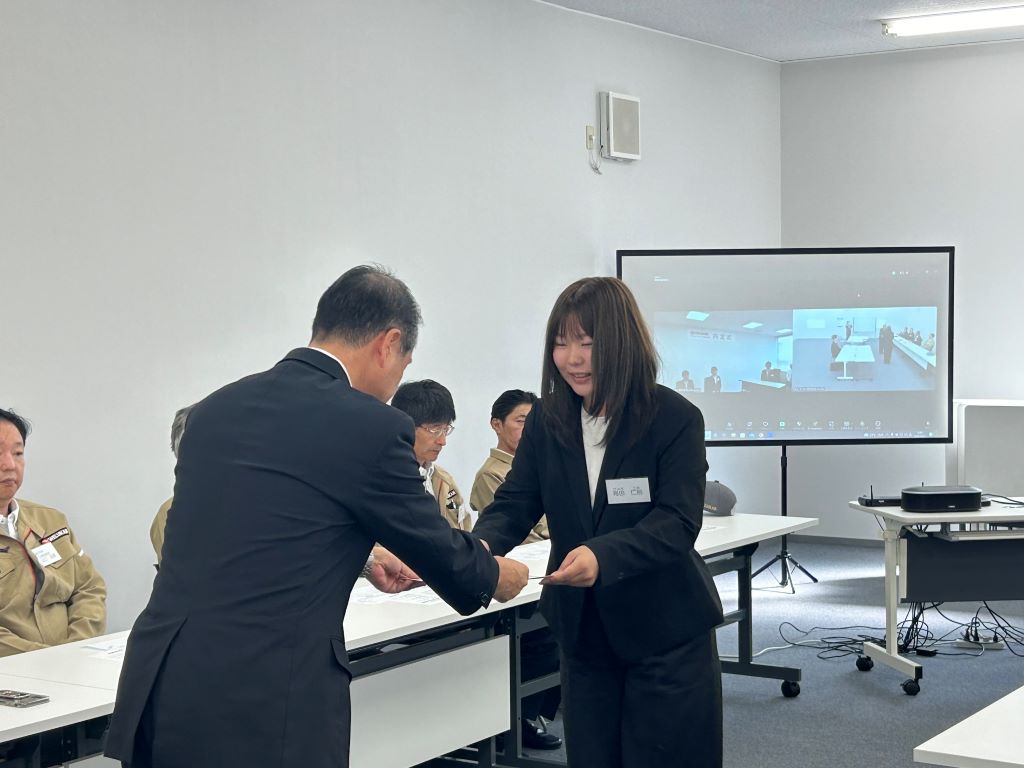 241001_内定式4.jpg img_2024_naitei4.jpg