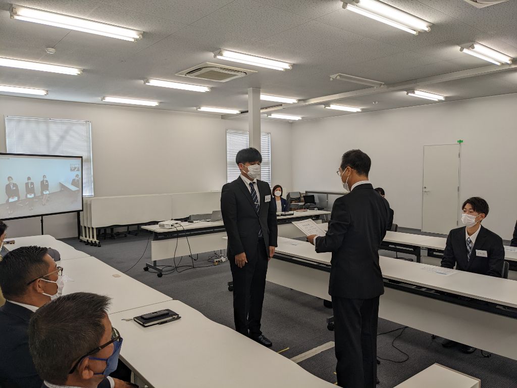221001_内定式3.jpg img_naitei3.jpg